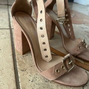 GIANVITO ROSSI SUEDE NUDE HEELS. 40